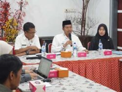 Risnawanto-Pimpin-Rapat-Pembahasan-Usulan-Penataan-Ruang-Pasbar Wakil Bupati Pasaman Barat (Pasbar) Risnawanto selaku penanggungjawab Forum Penataan Ruang Daerah (FPRD) Kabupaten Pasaman Barat, memimpin rapat pembahasan pada Rabu (22/2/2023) di Rumah Makan Bernama Jambak, Kecamatan Luhak Nan Duo