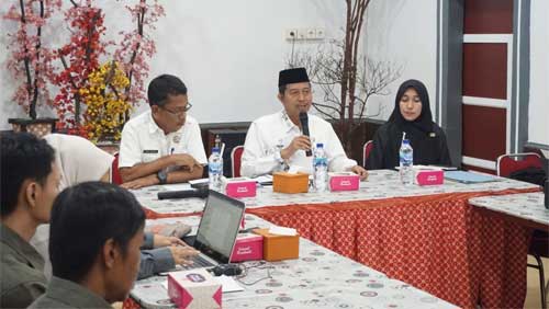 Risnawanto-Pimpin-Rapat-Pembahasan-Usulan-Penataan-Ruang-Pasbar Wakil Bupati Pasaman Barat (Pasbar) Risnawanto selaku penanggungjawab Forum Penataan Ruang Daerah (FPRD) Kabupaten Pasaman Barat, memimpin rapat pembahasan pada Rabu (22/2/2023) di Rumah Makan Bernama Jambak, Kecamatan Luhak Nan Duo