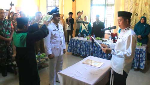 Wabup Pasbar, Risnawanto Lantik Endang Putra sebagai Wali Nagari Katiagan, Kecamatan Kinali