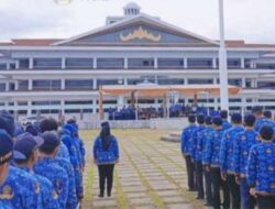 Pemerintah Kabupaten Pesisir Barat gelar upacara paripurna bulanan dipusatkan di halaman kompleks perkantoran pemerintah daerah setempat Krui