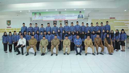 PNS Formasi 2019 dan 2021 di Pemkab Asahan foto bersama Sekda John Hardi Nasution