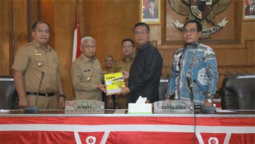 Bupati Asahan Sampaikan LKPJ TA 2022 ke DPRD