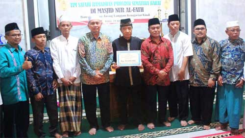 Tim Safari Ramadan Danlantamal II Padang Kunjungi Masjid Nur Al-Fath Bancah Rambai