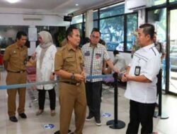 Dirjen Dukcapil Teguh Setyabudi mengunjungi Kantor Dinas Dukcapil Kota Bandung