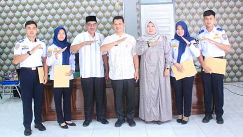Empat CPNS STTD Kemenhub dengan Pemkab Pasbar Terima SK Pengangkatan