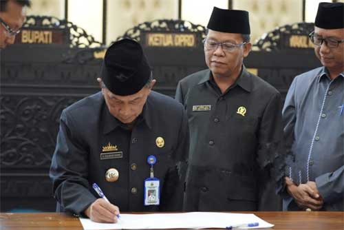Rapat Paripurna Inisiatif DPRD Pesisir Barat