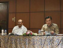 Dirjen Bina Adwil Kemendagri, Safrizal ZA dan Deputi Bidang Pengembangan Regional Bappenas, Himawan Hariyoga