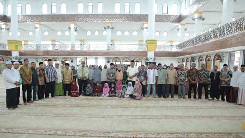 Bantuan-kepada-Anak-Yatim-dan-Kaum-Dhuafa BKM Agung H Achmad Bakrie Kisaran dan Bupati Asahan Salurkan Bantuan kepada Anak Yatim dan Kaum Dhuafa