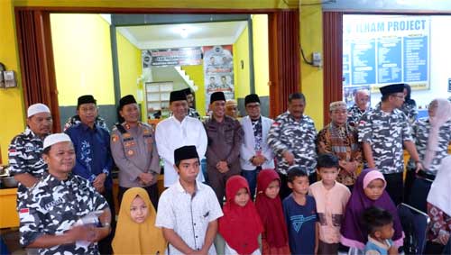 Bapera Pasbar Berikan Santunan dan Buka Puasa Bersama Anak Yatim