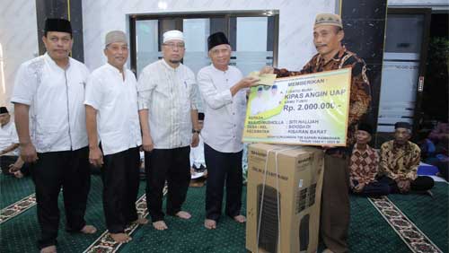 Bupati H. Surya dan Sekretaris Daerah John Hardi Nasution kunjungi Masjid Siti Halijah Kelurahan Sidodadi, Kecamatan Kota Kisaran Barat