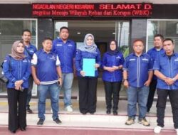 Puluhan kader DPC Partai Demokrat Kabupaten Asahan mendatangi Pengadilan Negeri (PN) Kisaran