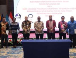 Wamendagri John Wempi Wetipo pada Rapat Kerja Daerah Gubernur bersama Bupati/Walikota se-Provinsi Papua Tahun 2023 dan Musrenbang Daerah Provinsi Papua Tahun 2023