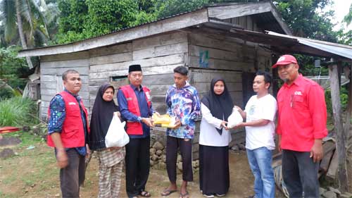 Tim-PMI-Pasbar-Salurkan-Bantuan-kepada-Anak-Yatim-dan-Kaum-Dhuafa Tim PMI Pasbar Salurkan Bantuan kepada Anak Yatim dan Kaum Dhuafa