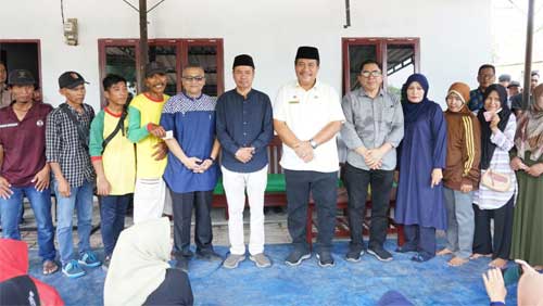 Wabup Asahan dan Baznas Salurkan Bantuan ke Petugas DLH