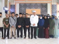 Bupati Pasbar Lepas 25 Santri ke Pesantren Al Hijaz Jonggol Bogor