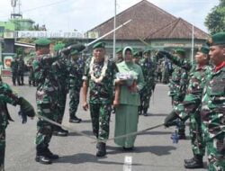 Mayor TNI Purnawirawan Daliman Dilepas dengan Upacara Pedang Pora