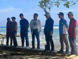 Bupati bersama Ketua DPRD Tinjau Persiapan Pelaku UMKM Jelang WSL Krui Pro QS 5000
