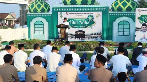 Shalat-Idul-Adha-di-Halaman-Kantor-Bupati-Lampura Shalat Idul Adha di Halaman Kantor Bupati Lampung Utara