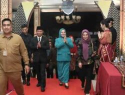 Bupati-Lampura-dan-Ketua-TP-PKK-Terima-Penghargaan-Manggala-Karya-Kencana Bupati Lampura dan Ketua TP-PKK Terima Penghargaan Manggala Karya Kencana