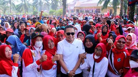 Wakil Bupati Lampung Utara Jalan Sehat bersama Masyarakat Abung Semuli