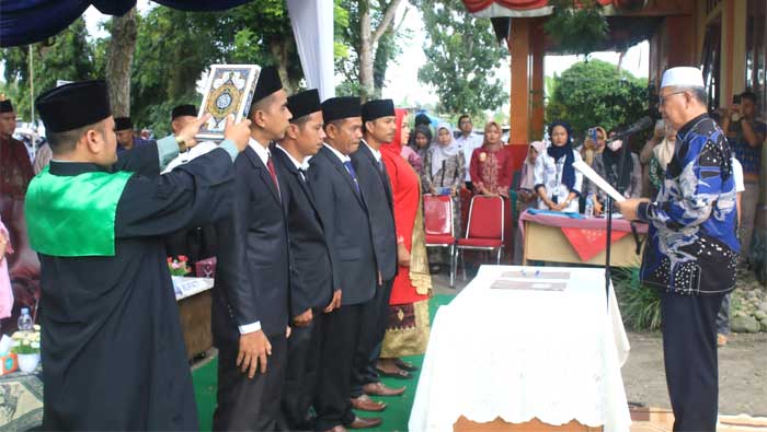 Bupati Pasbar Lantik Anggota Bamus Nagari Koto Baru