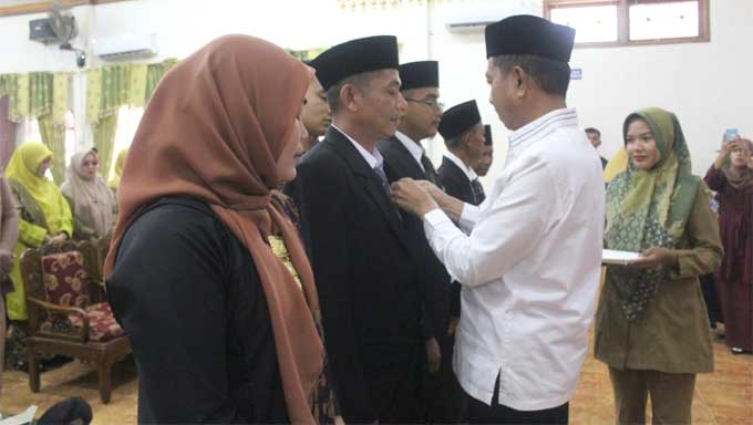 Wabup Pasaman Barat Lantik Anggota Bamus Nagari Lingkuang Aua