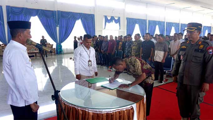 Wabup Pasbar Kukuhkan 450 Satlinmas Nagari