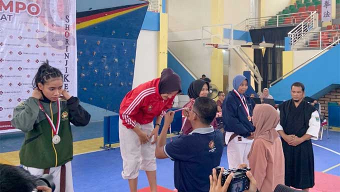 Atlet Kempo Pasbar raih medali di Walikota Solok Cup
