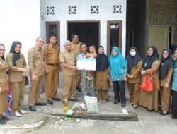 Bupati-Asahan-Serahkan-Bantuan-Makanan-Tambahan-untuk-Anak-Stunting-di-Karang-Anyer Bupati Asahan Serahkan Bantuan Makanan Tambahan untuk Anak Stunting di Karang Anyer