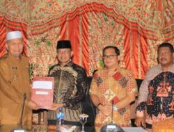 Bupati Hamsuardi Sampaikan Nota Keuangan RAPBD 2024 ke DPRD Pasbar