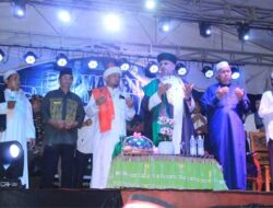 Pasaman Barat Bersholawat bersama Sayyid Maulana Syech Ahmad Rouhi Al-Jailaniy dari Lebanon pada Rabu (11/10) malam di Lapangan Bola Sidodadi, Kecamatan Kinali