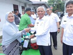 Pemkab Asahan Serahkan Bantuan Alsintan kepada 17 Kelompok Tani