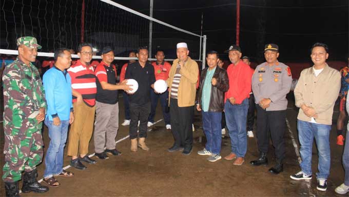 Bupati Pasbar Buka Tournament Volley Ball IKATES Sahabis Gogo Cup II Sungai Aua