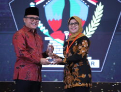 Bupati Blitar Raih Penghargaan Inovasi Pelayanan Publik