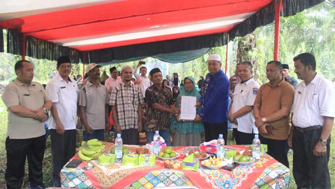 Yuskandar Wakahkan Tanah untuk Pembangunan SDN 22 Pasbar