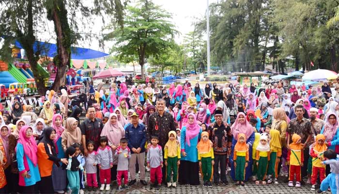 Gebyar PAUD di Pantai Gandoriah Gebyar PAUD HIMPAUDI Kota Pariaman di Pantai Gandoriah