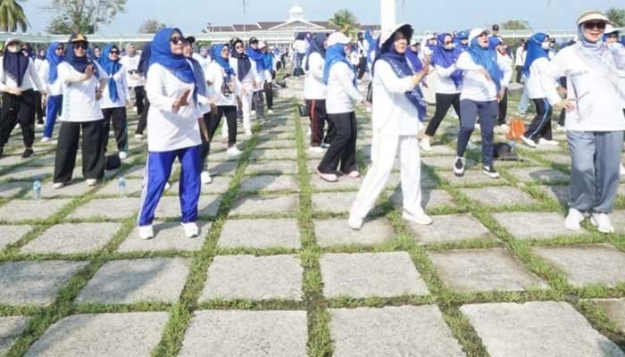 Korpri Pesibar Gelar Senam Bugar dan Bazar Murah