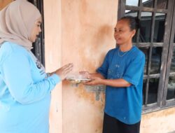 Ratna Dewi Nirwana Sari (kiri) Ketua TKD Prabowo-Gibran Kabupaten Blitar