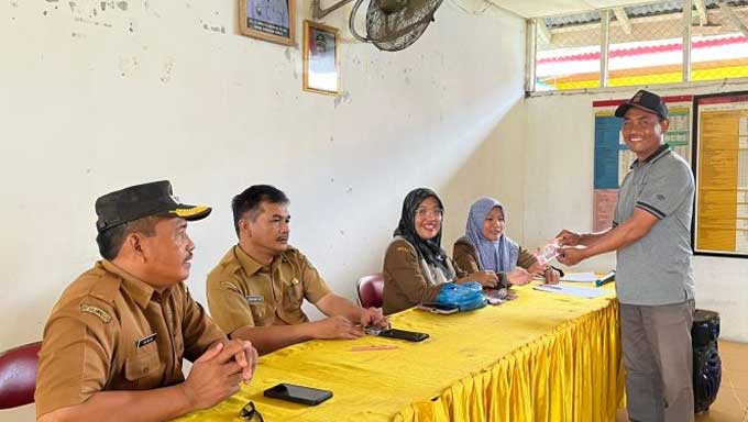 pembagian-insentif Guru Ngaji, Bilal Mayit dan Penggali Kubur Desa Sei Beluru Terima Pembagian Intensif