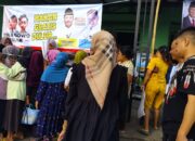 Tomi Gandhi Sasongko dan Didi Mahardika Soekarno bagikan makan gratis Tomi Gandhi Sasongko dan Didi Mahardika Soekarno bagikan makan gratis