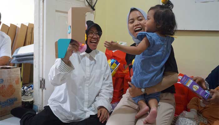 Mensos Risma Motivasi Ibu dari Anak-anak Pengidap Atresia Bilier