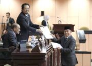 Wakil Ketua Komite II, Bustami Zainudin serahkan laporan