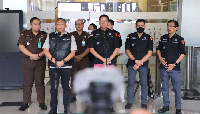 Kejaksaan Agung melakukan konferensi pers terkait penetapan 2 Tersangka baru dalam kasus tata niaga timah