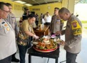 Kapolresta Magelang Rayakan Ulang Tahun Bersama Anggota yang Lahir Januari