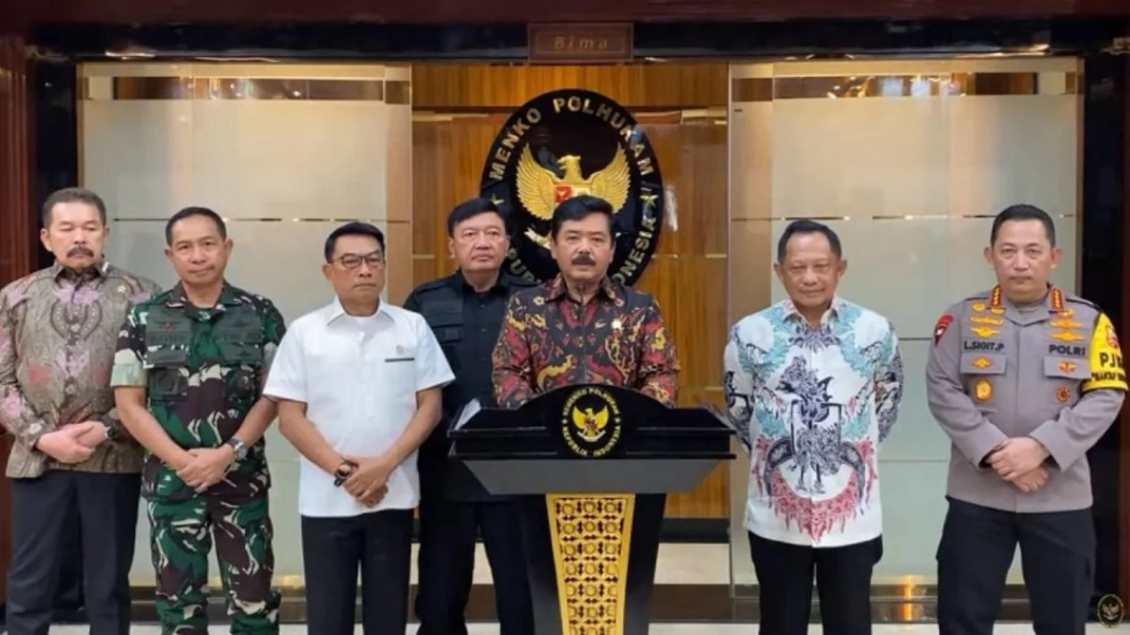 65f3e6c65bfc6 menko polhukam konferensi pers terkait situasi pemilu 2024 jatim