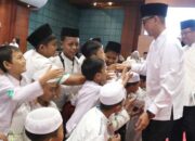 Darmawan-Prasodjo-menyapa-anak-anak-yatim-dan-dhuafa Direktur Utama PLN Darmawan Prasodjo didampingi Ketua Umum YBM PLN Sulistyo Biantoro saat menyapa langsung anak-anak yatim dan dhuafa pada acara Berbagi Kebahagiaan Bersama Yatim Dhuafa