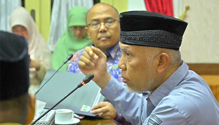 Gubernur Sumbar, Mahyeldi saat bertemu BNPB