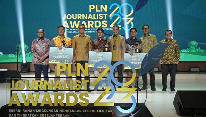 Penyerahan penghargaan PLN Journalist Awards 2023