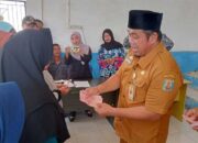 Pemerintah Kampung Bonglai Bagikan BLT DD Ekstrem bagi 36 KPM