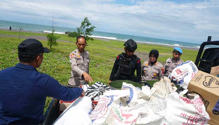 Polres Purworejo Musnahkan Barang Bukti Petasan di Pantai Ketawang